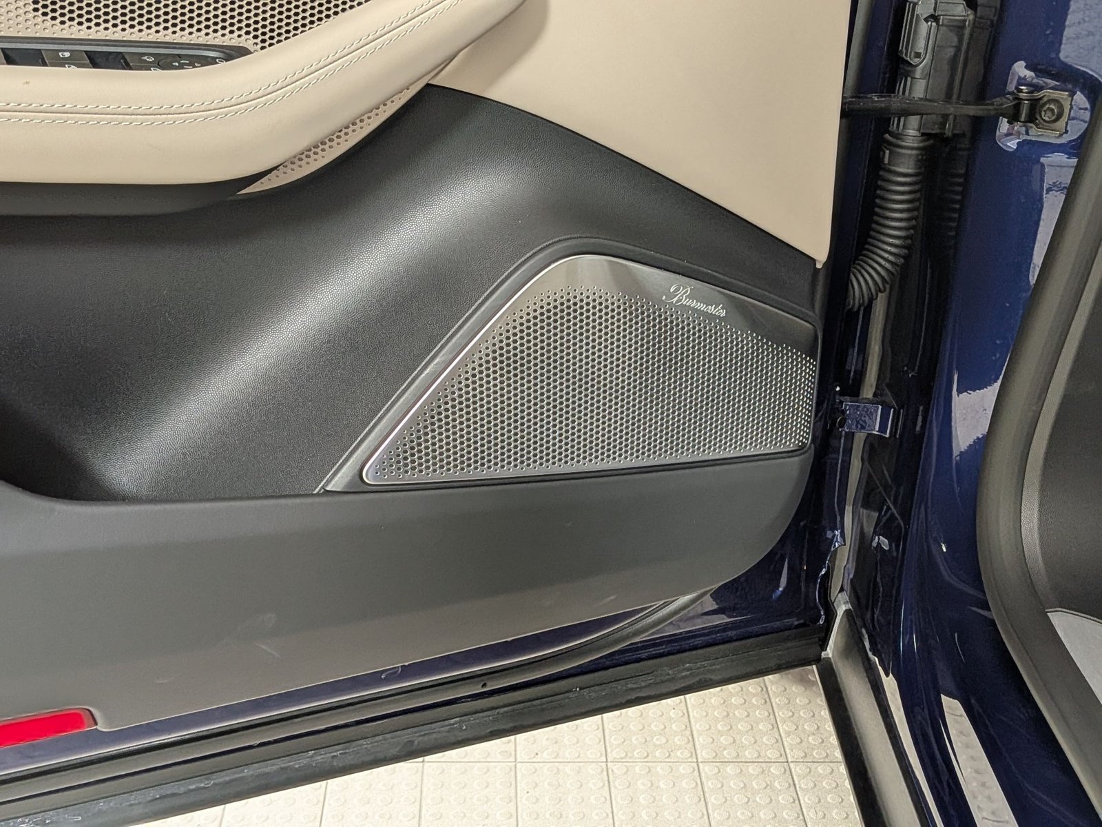 Certified 2025 Porsche Macan Electric RWD image 12
