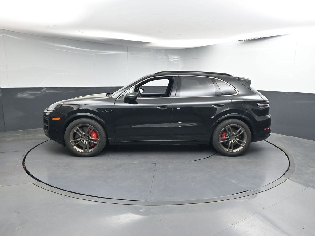 New 2026 Porsche Cayenne Turbo AWD/4WD image 2