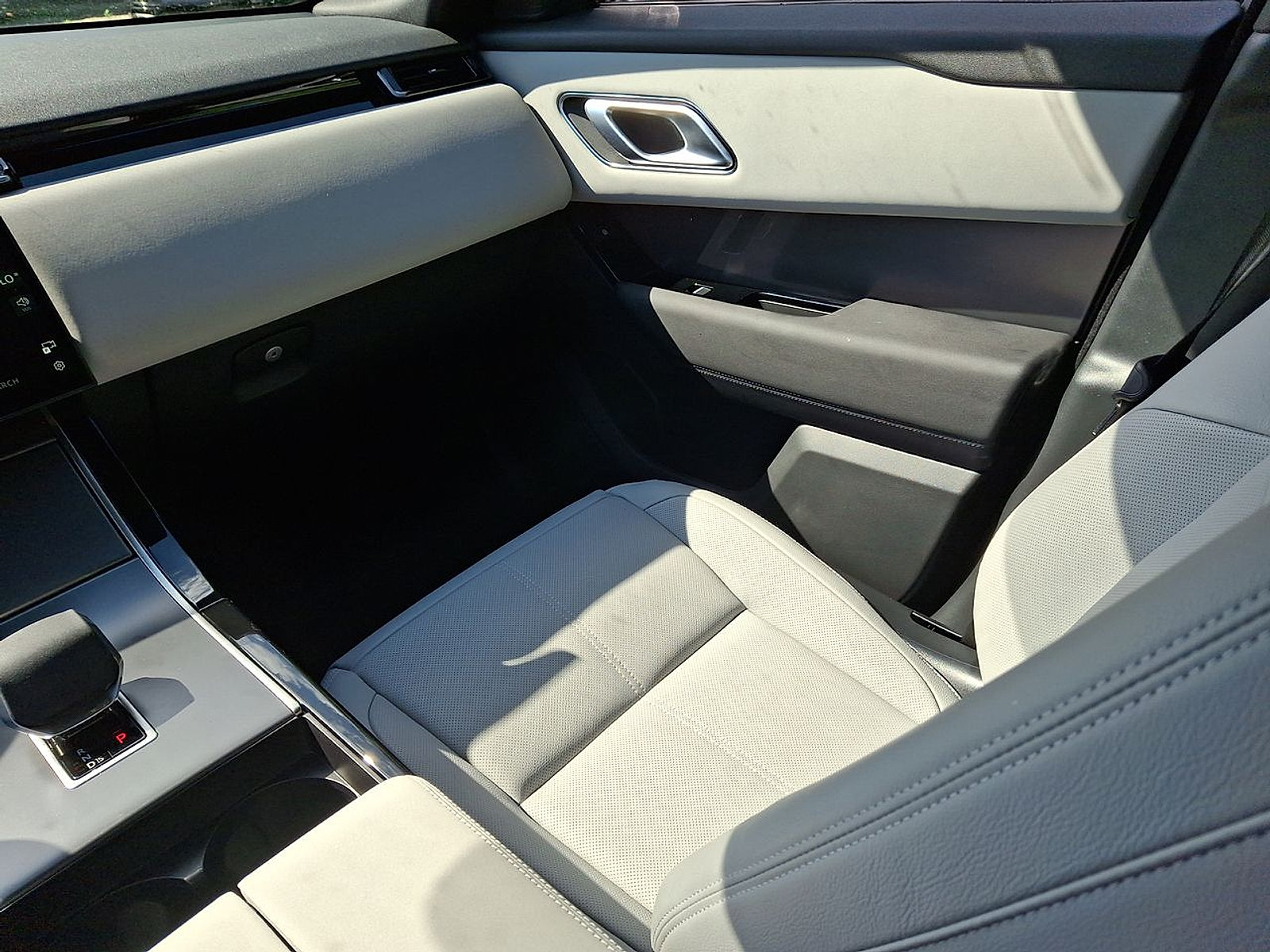 Certified 2026 Land Rover Range Rover Velar S AWD/4WD image 11