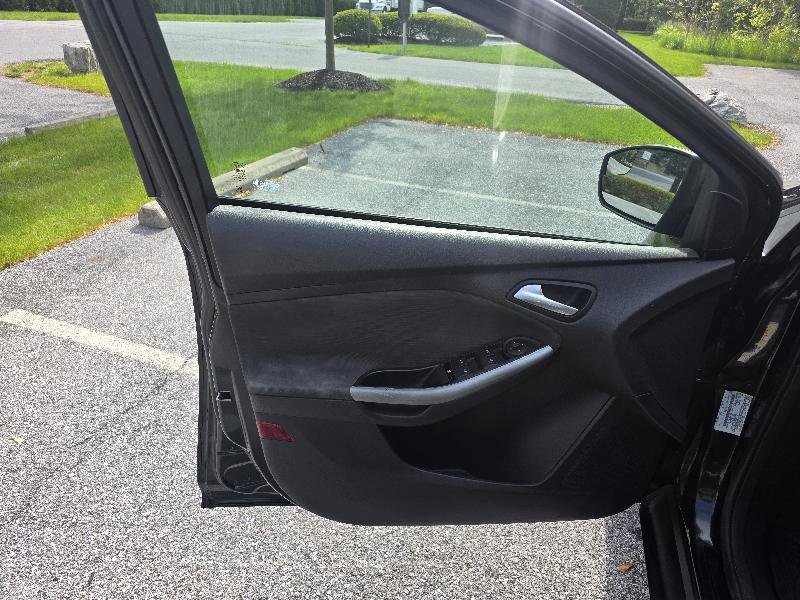 Used 2013 Ford Focus SE FWD image 11