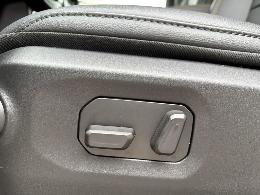 New 2026 Jeep Gladiator Sahara image 13