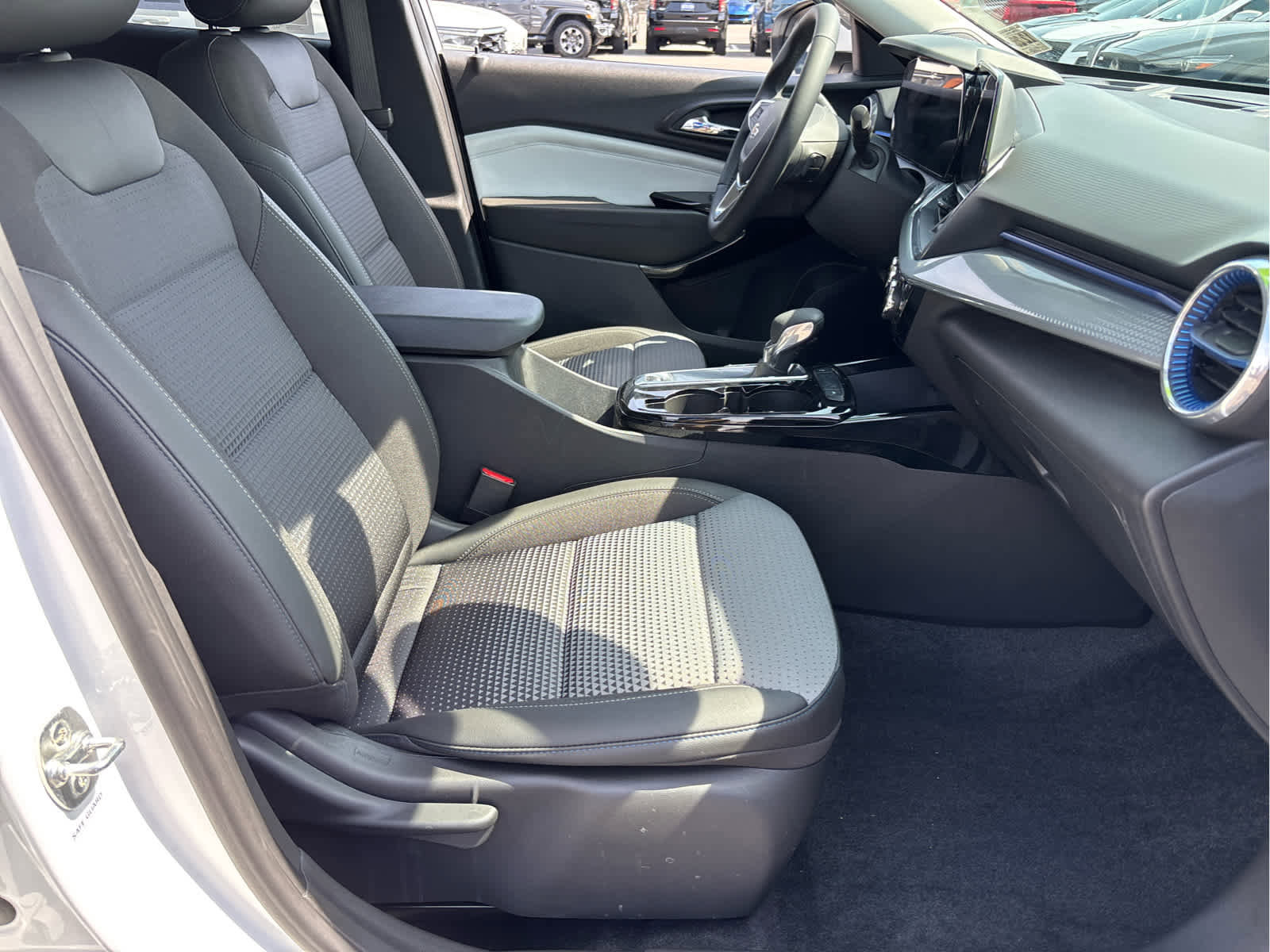 Certified 2024 Chevrolet Trax LT w/ Driver Confidence Package image 21