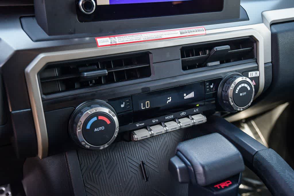Used 2025 Toyota Tacoma TRD Sport AWD/4WD image 23