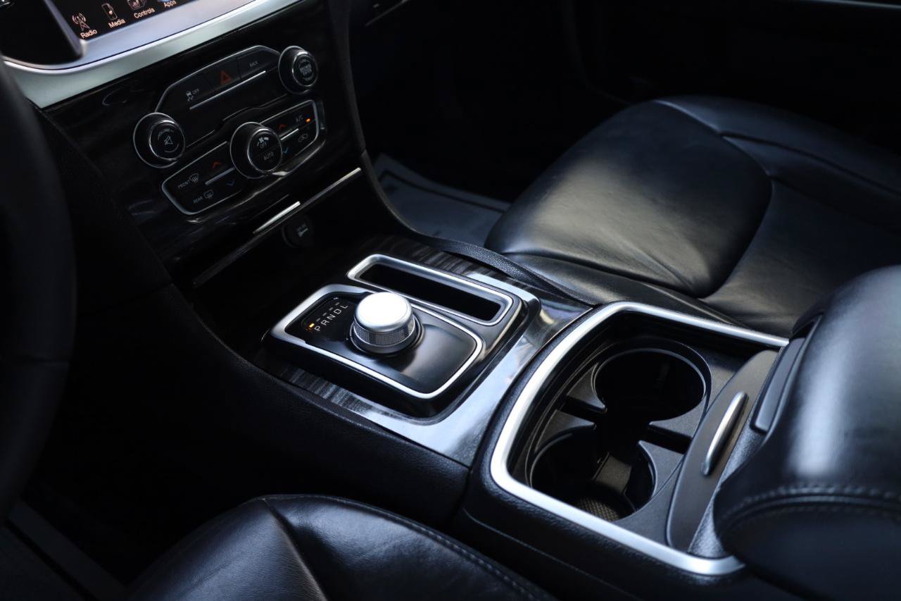 Used 2015 Chrysler 300 Limited RWD image 11