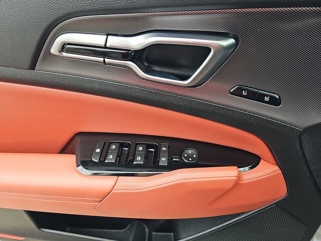 Used 2023 Kia Sportage SX image 32