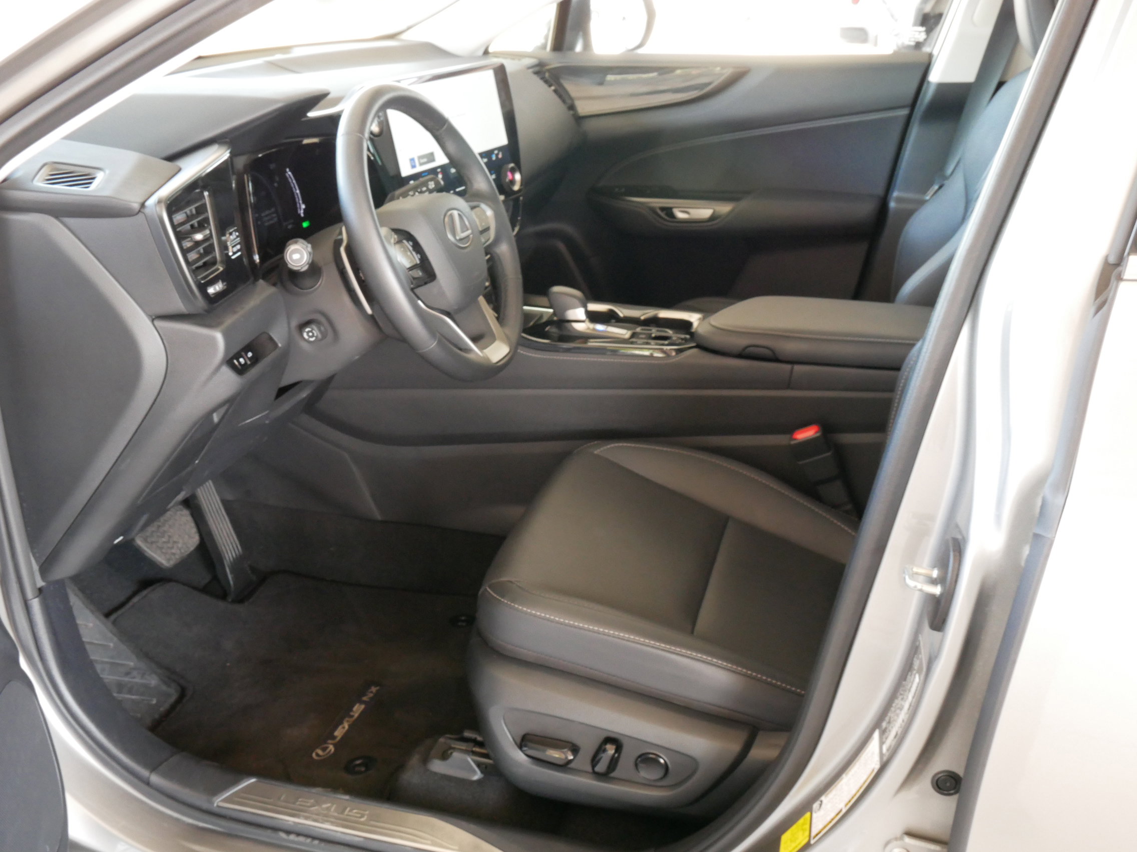 Certified 2025 Lexus NX 350h AWD w/ Cold Area Package image 4