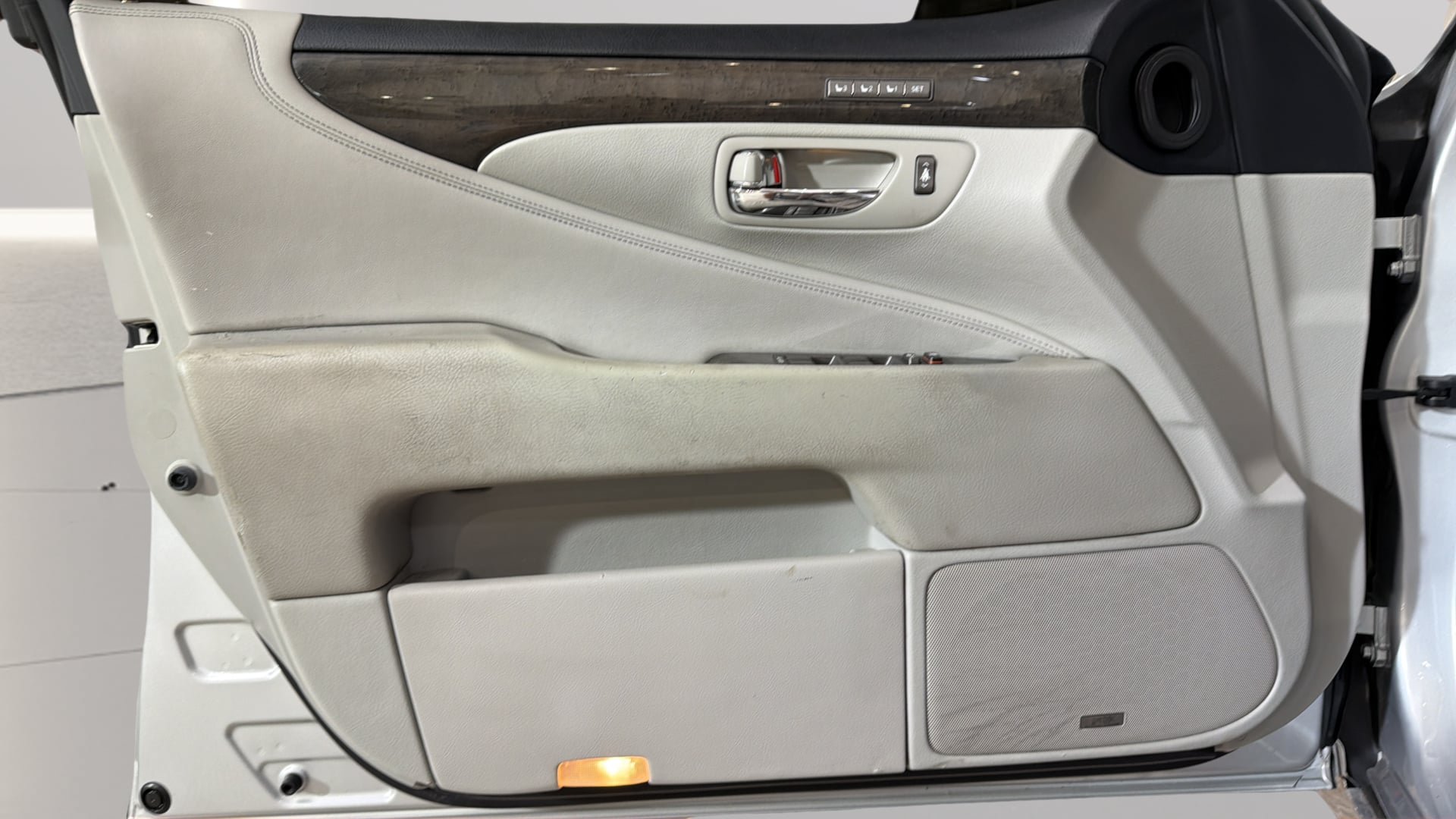 Used 2012 Lexus LS 460 w/ Luxury Value Edition RWD image 21