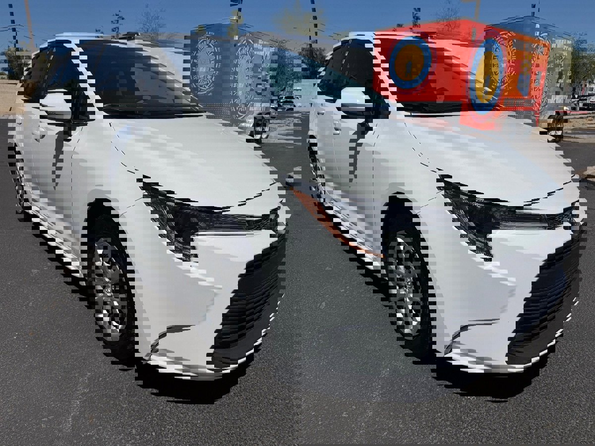 Used 2025 Toyota Corolla LE image 4