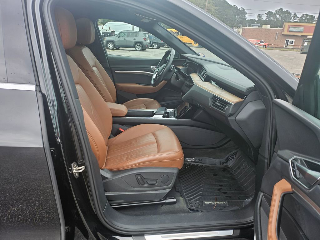 Used 2021 Audi e-tron Premium image 33