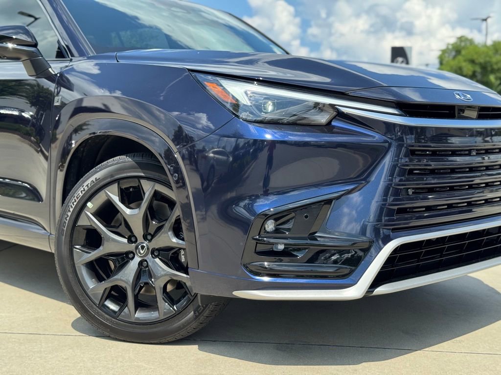 New 2025 Lexus TX 500h AWD image 3