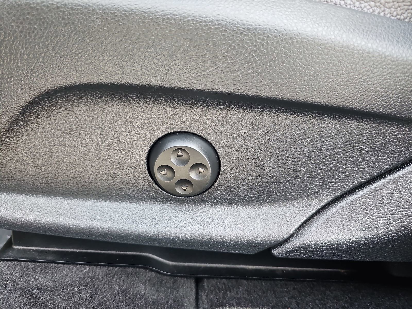 Used 2022 Mercedes-Benz GLC 300 image 35