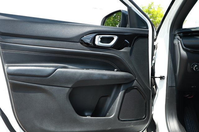 Used 2022 Jeep Compass Latitude FWD image 18