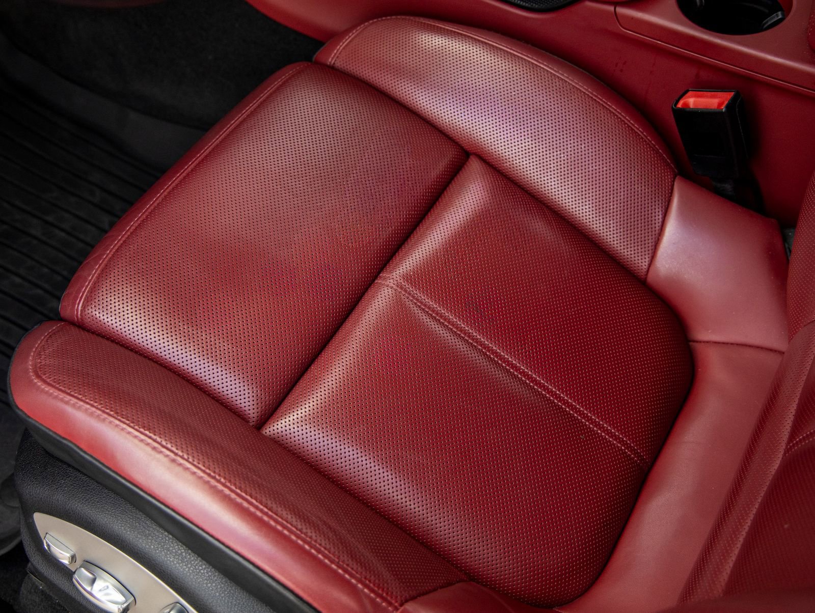 Certified 2023 Porsche Macan image 24