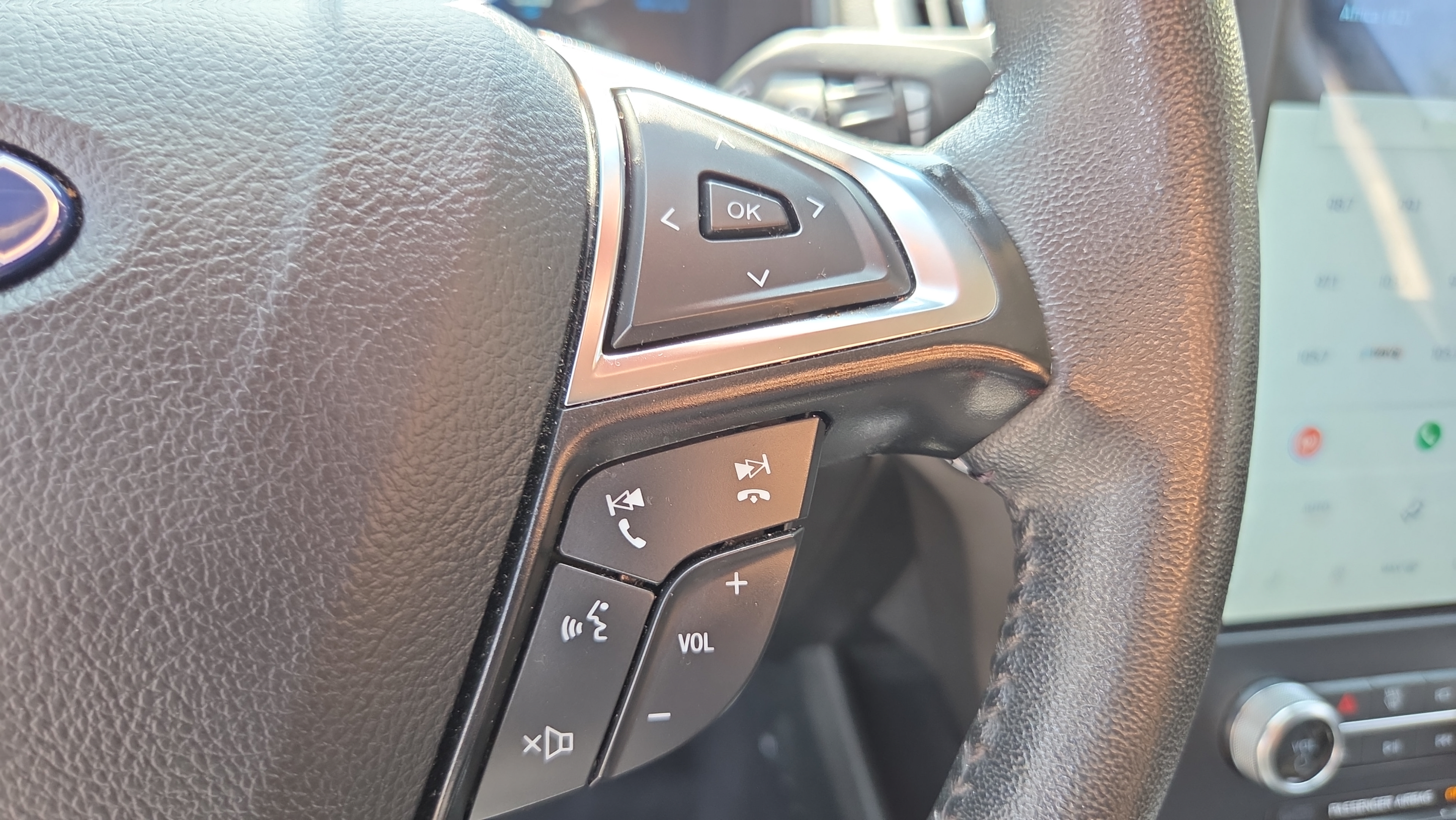 Used 2024 Ford Edge SEL AWD/4WD image 25