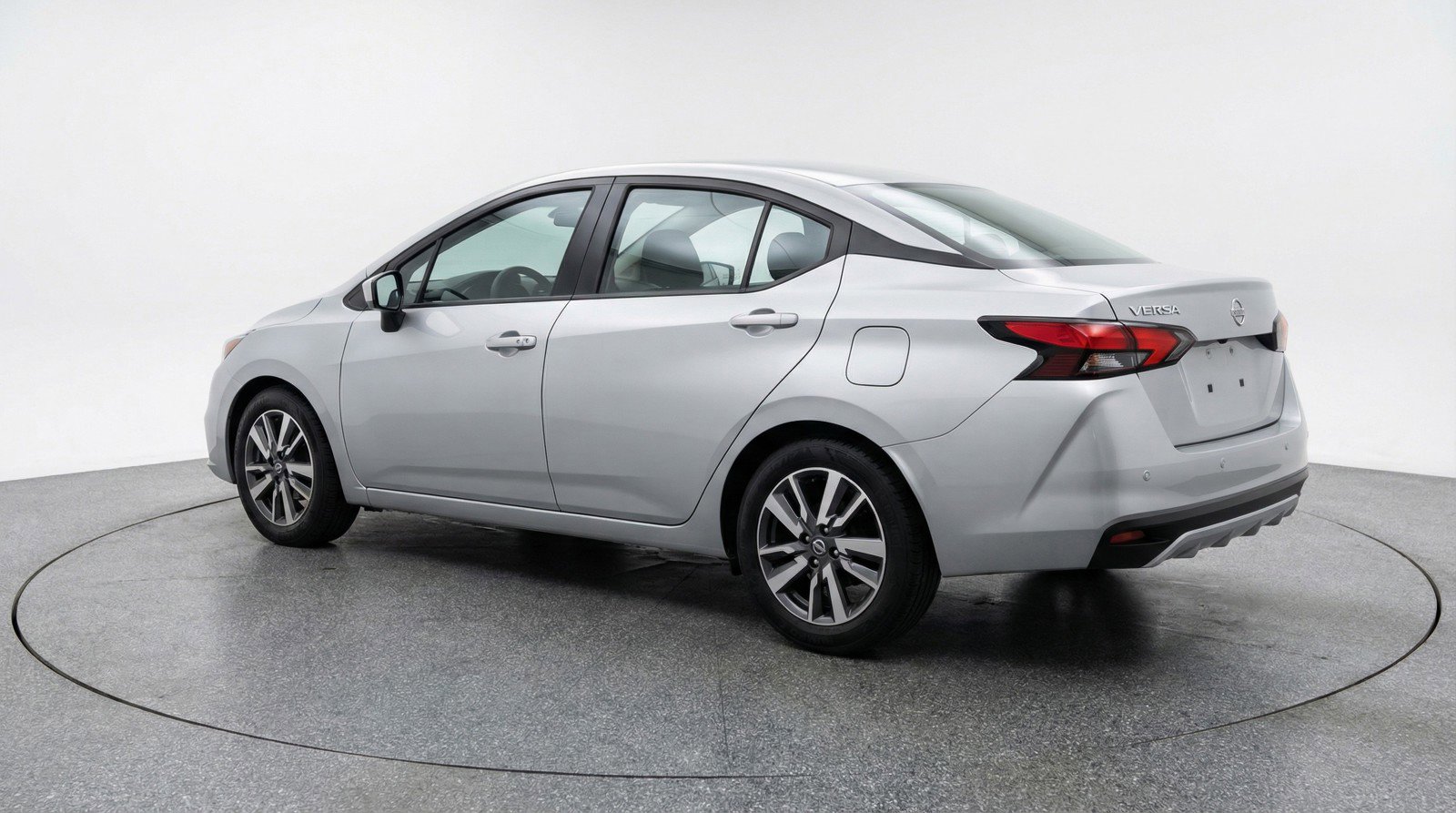 Used 2025 Nissan Versa SV image 6