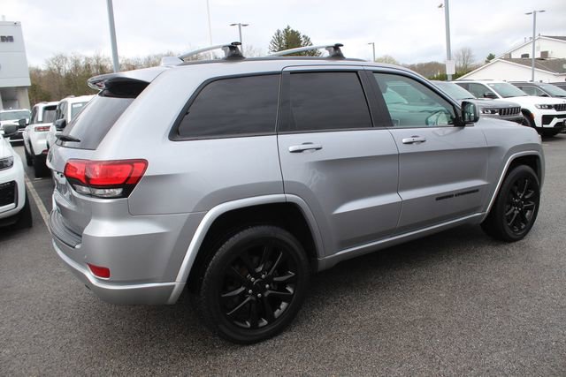 Used 2020 Jeep Grand Cherokee Altitude AWD/4WD image 29