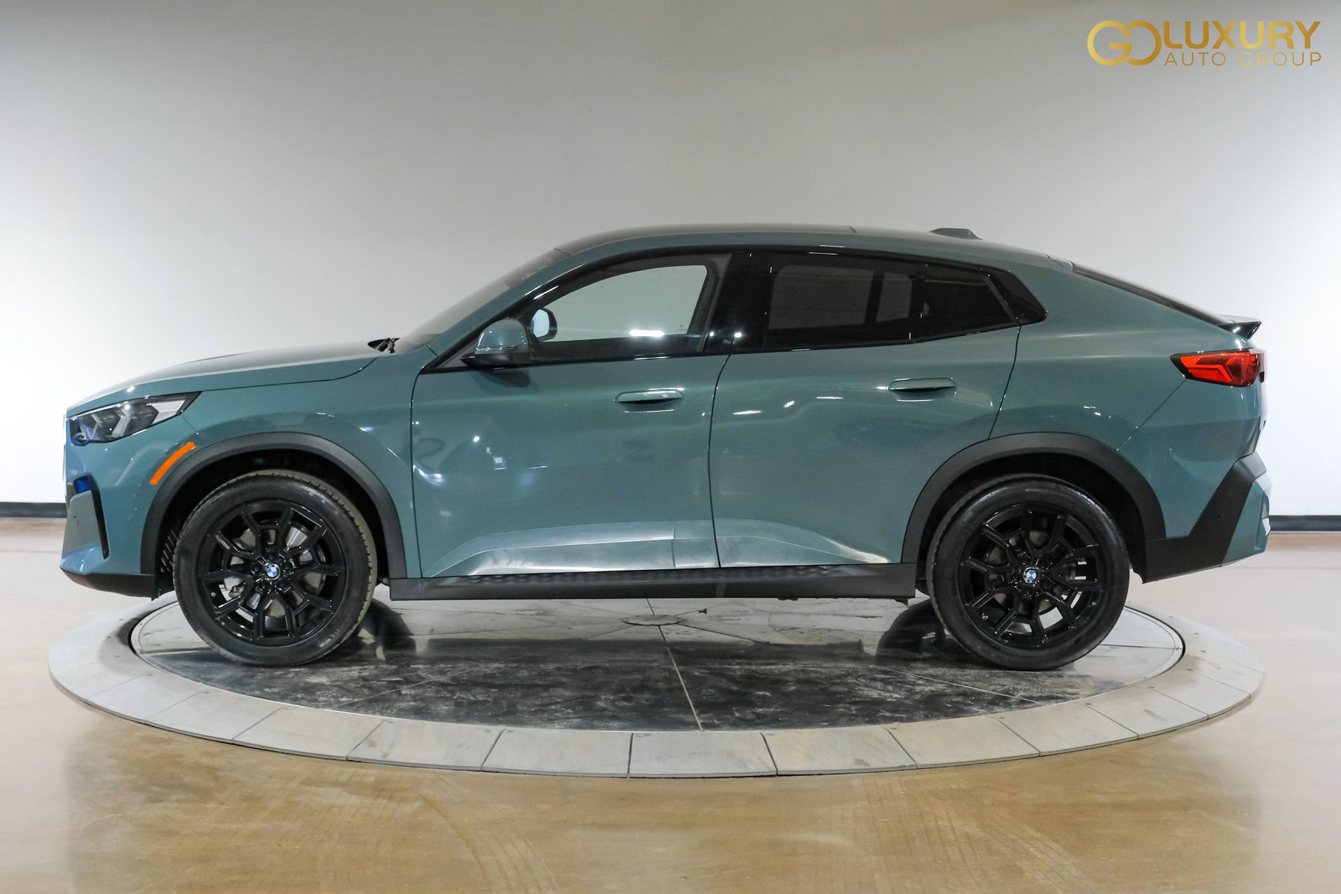 Used 2025 BMW X2 xDrive28i AWD/4WD image 13