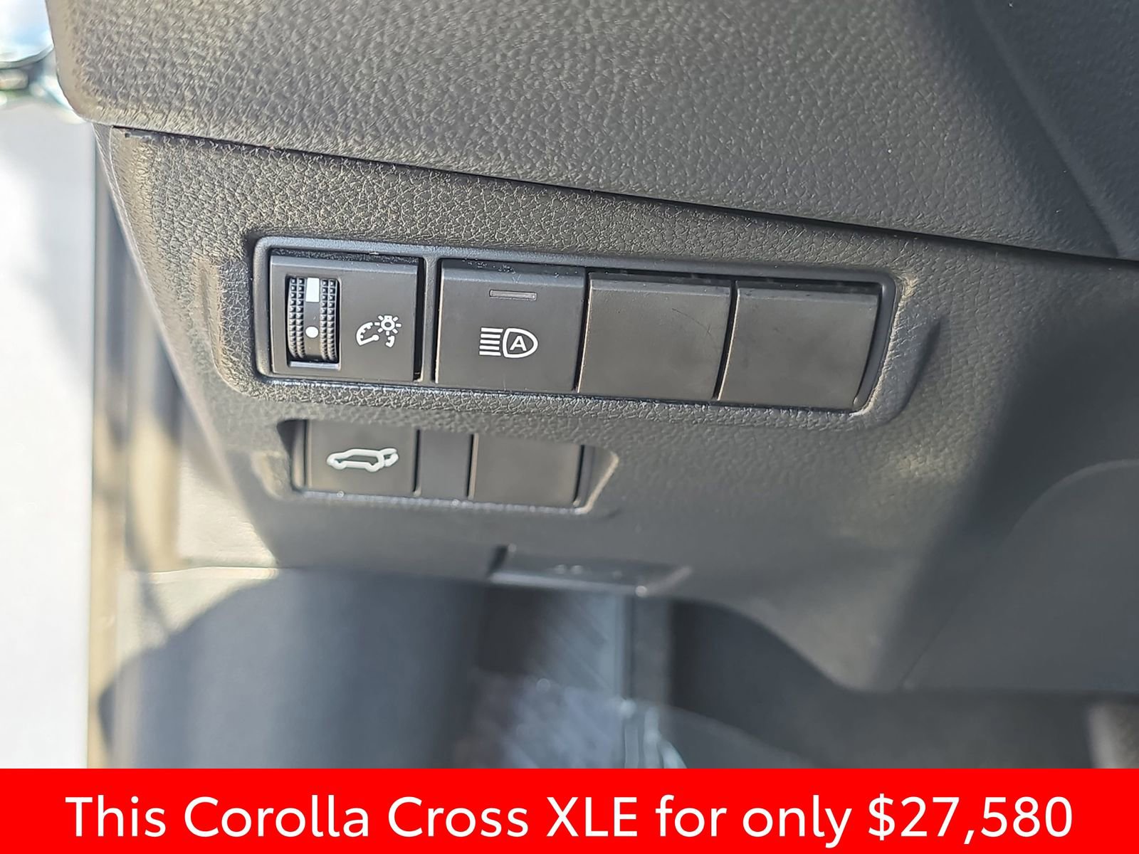 Used 2023 Toyota Corolla Cross XLE w/ Convenience Package image 33