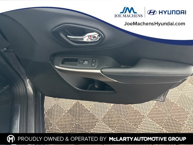 Used 2019 Jeep Cherokee Limited image 21