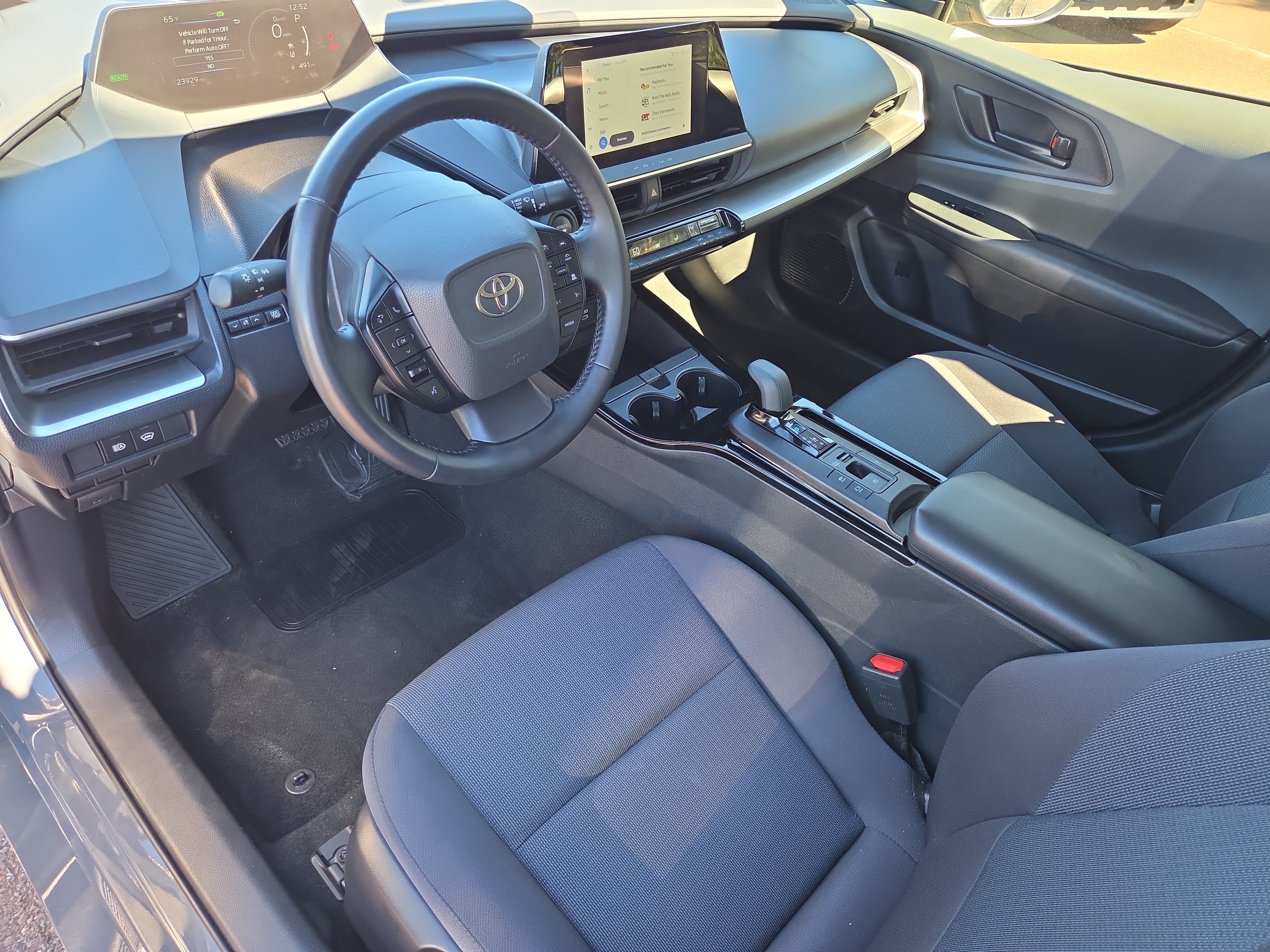 Certified 2025 Toyota Prius LE FWD image 15
