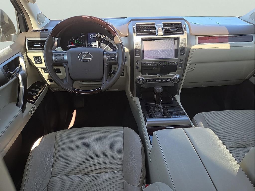 Used 2019 Lexus GX 460 Premium w/ Premium Package image 9