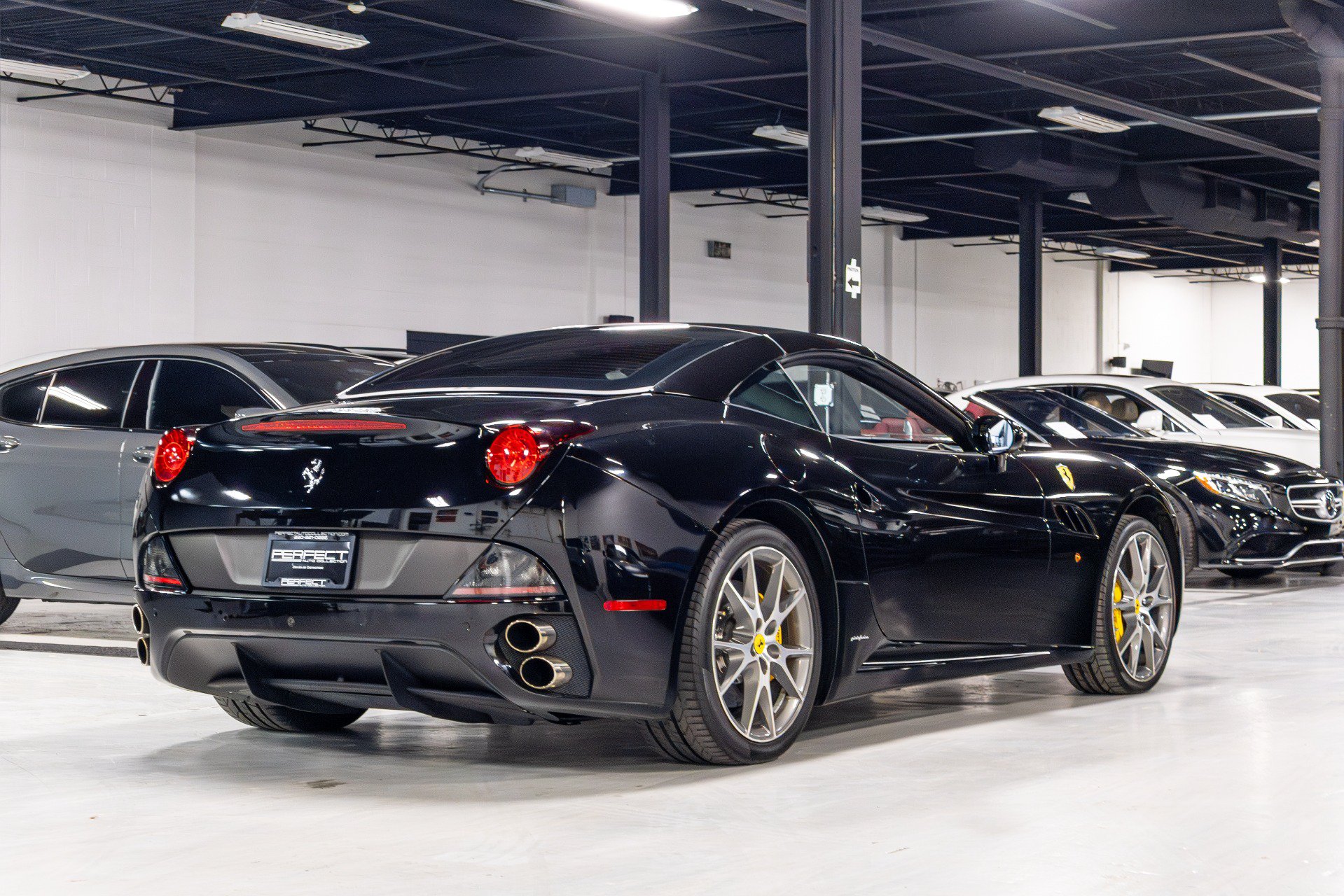 Used 2012 Ferrari California RWD image 13