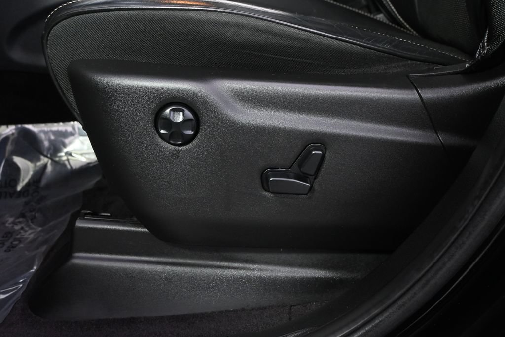 Used 2017 Jeep Grand Cherokee Overland AWD/4WD image 14
