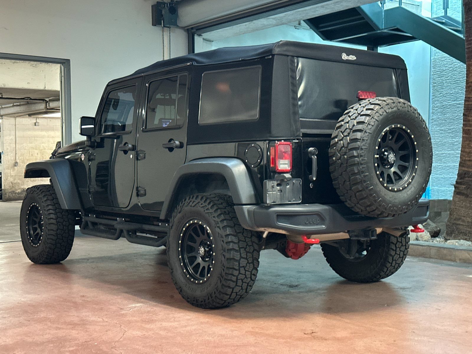 Used 2015 Jeep Wrangler Unlimited Rubicon AWD/4WD image 3