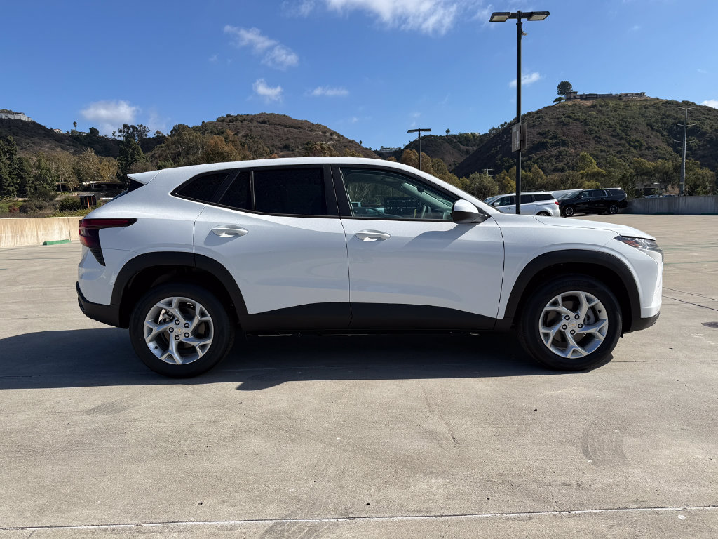 New 2026 Chevrolet Trax LS w/ LS Convenience Package FWD image 5