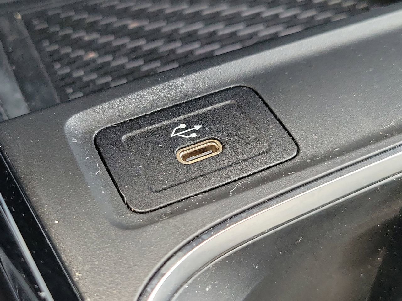 Used 2025 Mercedes-Benz GLB 250 image 27