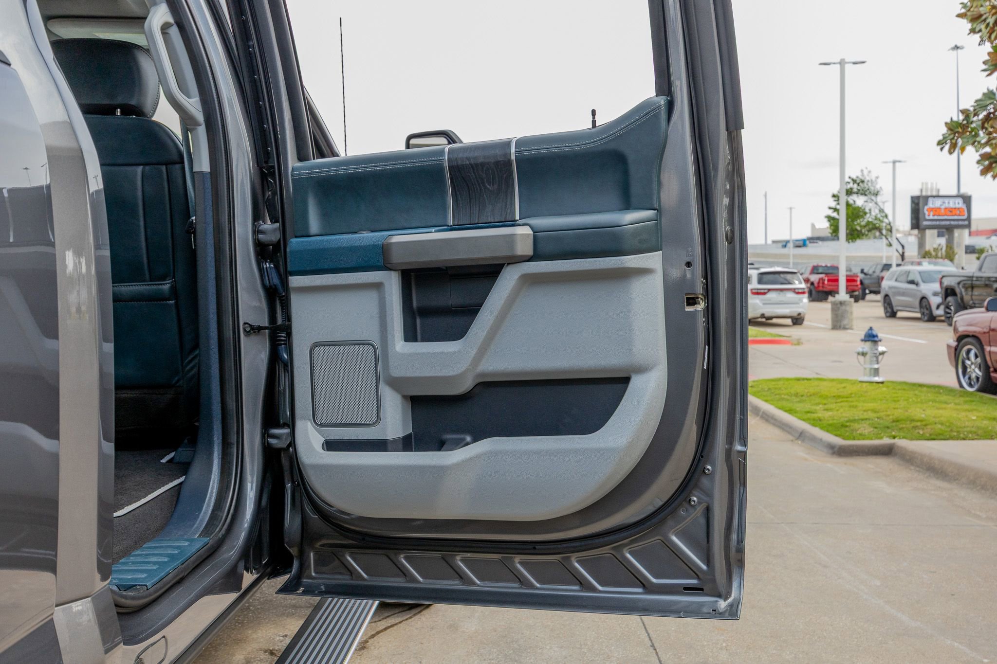 Used 2022 Ford F450 Limited w/ FX4 Off-Road Package image 40