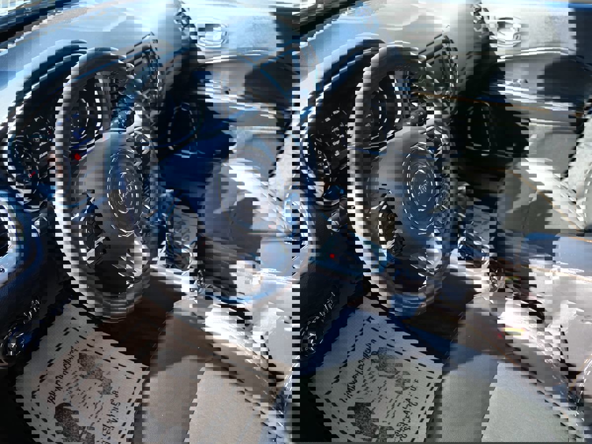 Used 2018 Jeep Compass Latitude w/ Cold Weather Group image 12