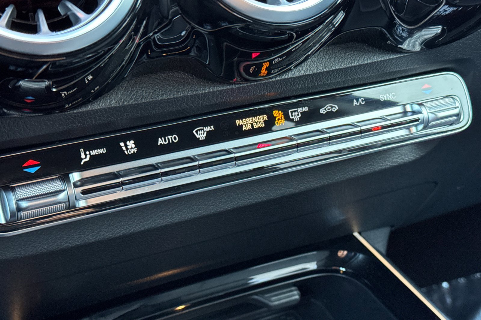 Certified 2025 Mercedes-Benz GLB 250 4MATIC image 21