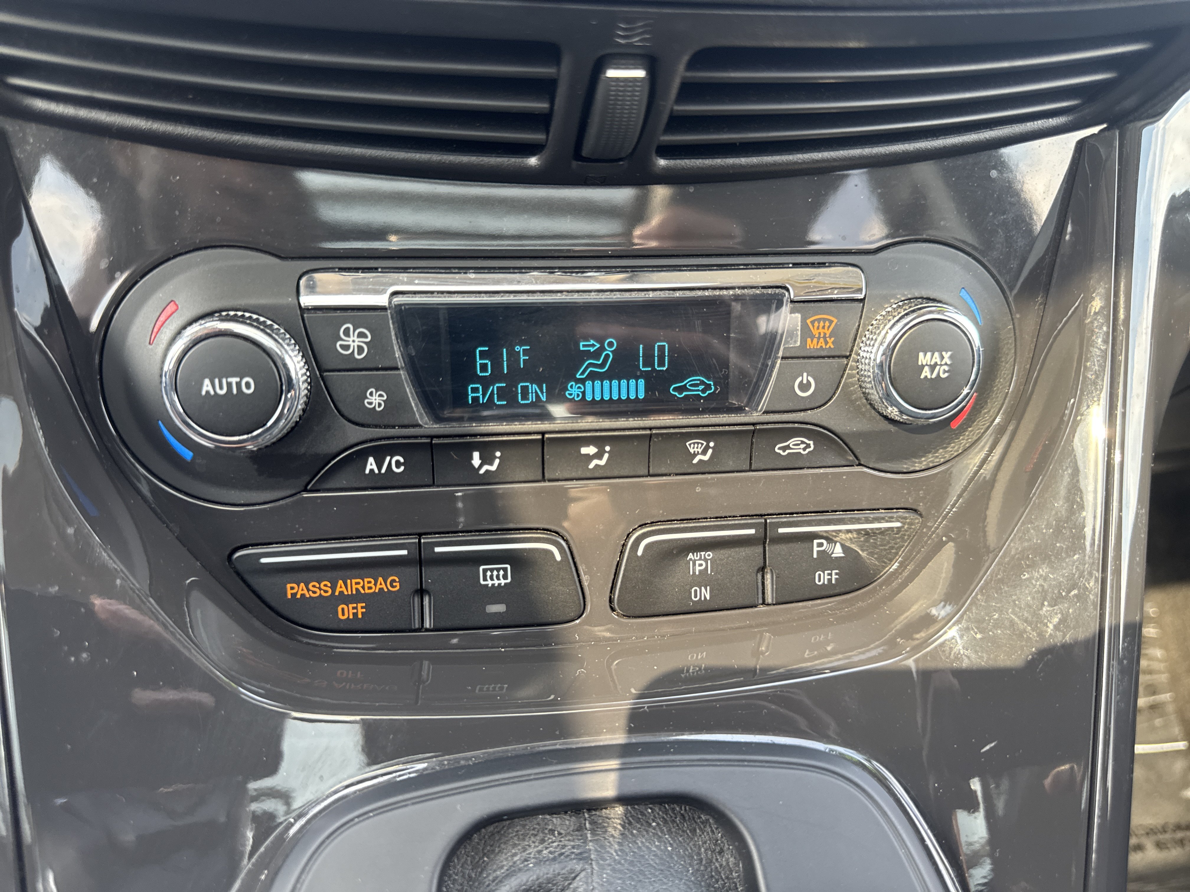 Used 2016 Ford Escape Titanium w/ Equipment Group 301A AWD/4WD image 25