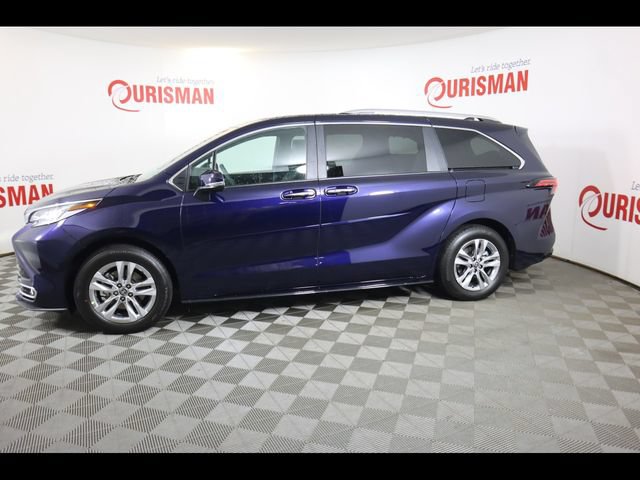 Used 2025 Toyota Sienna Limited AWD/4WD image 12