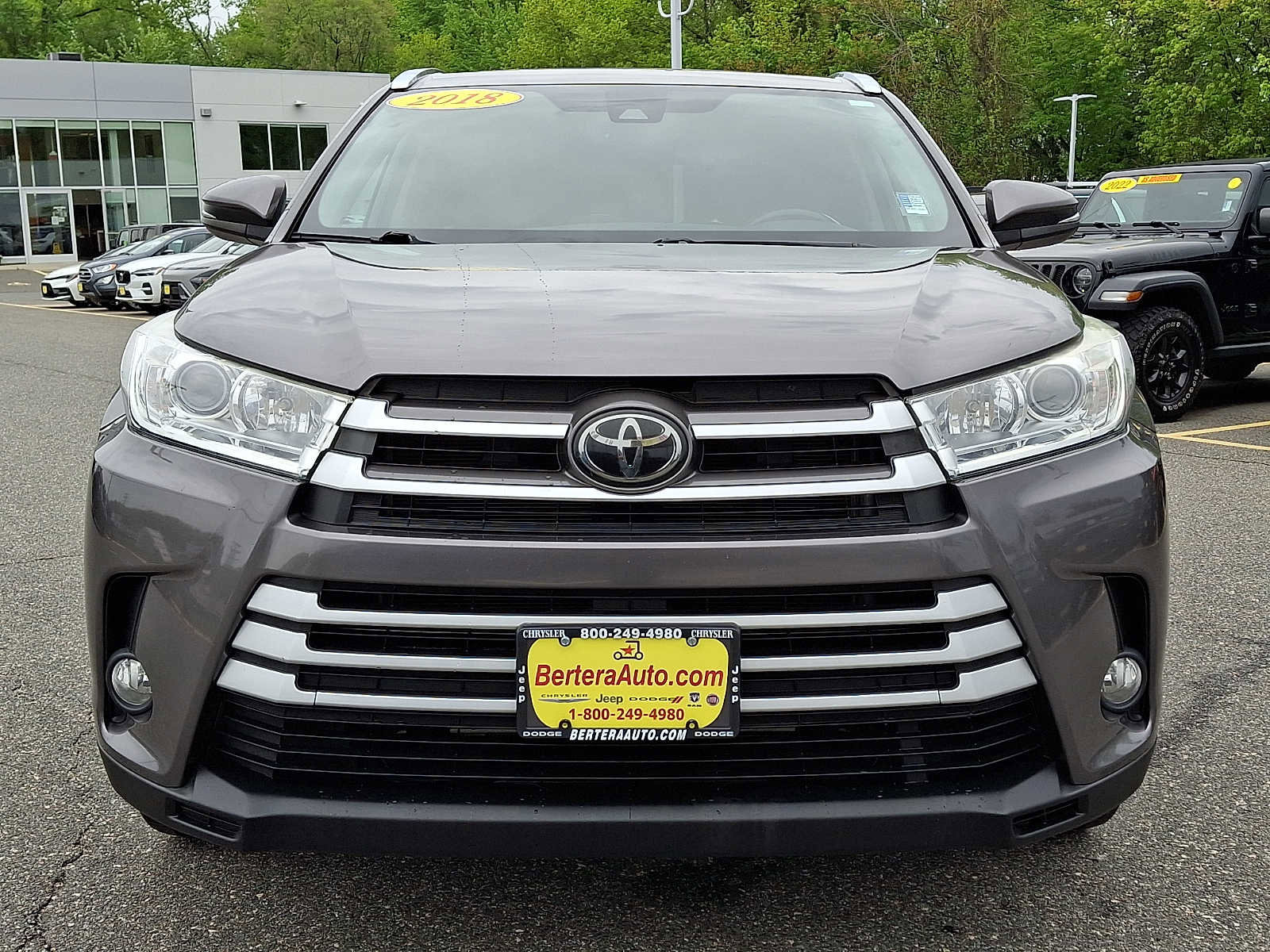 Used 2018 Toyota Highlander XLE AWD/4WD image 2