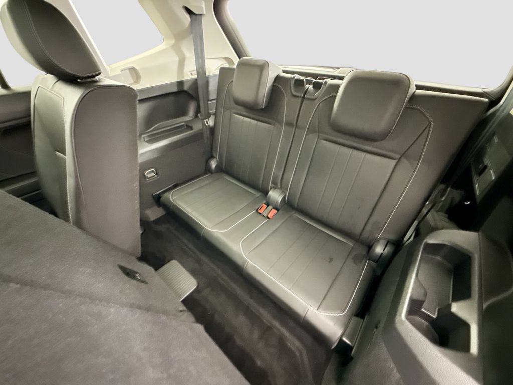 Used 2023 Volkswagen Tiguan SE w/ Panoramic Sunroof Package FWD image 21