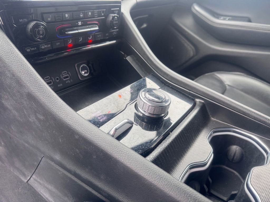 Used 2024 Jeep Grand Cherokee L Limited w/ Luxury Tech Group II image 18