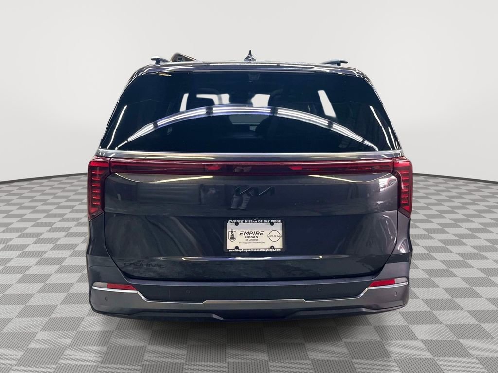 Used 2025 Kia Carnival SX Prestige image 4