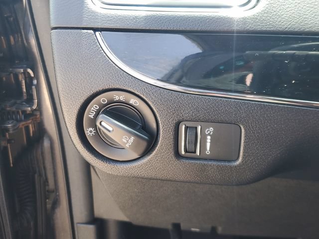 Used 2020 Dodge Grand Caravan SE FWD image 17