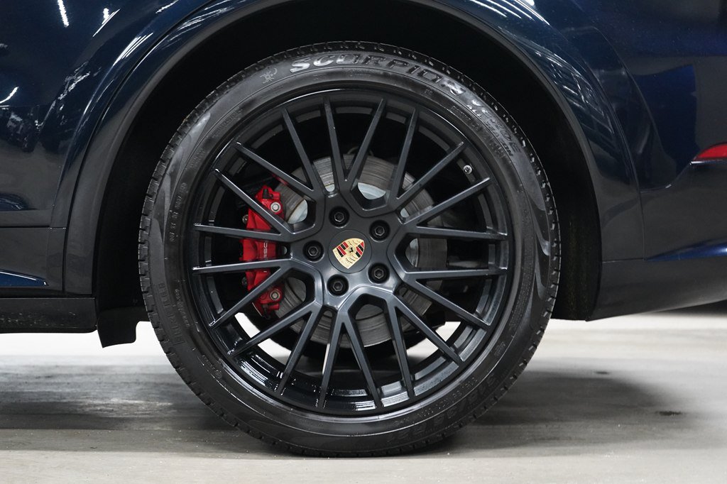 Used 2023 Porsche Cayenne GTS w/ Premium Package Plus AWD/4WD image 43