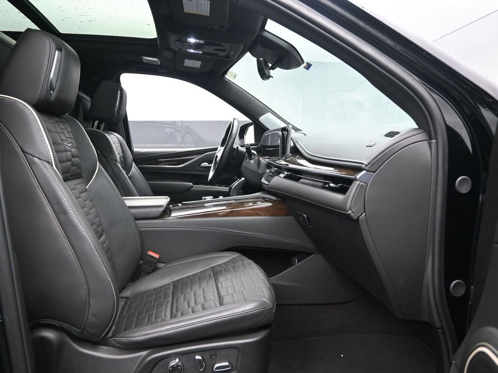 Used 2024 Cadillac Escalade ESV Premium Luxury Platinum image 33