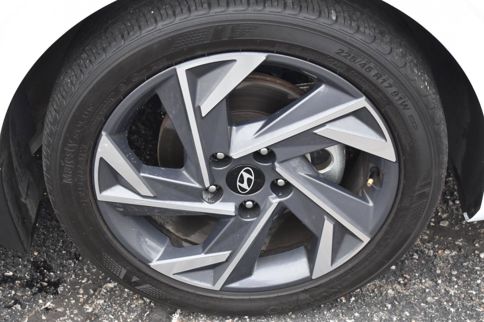 Used 2025 Hyundai Elantra Sport image 9