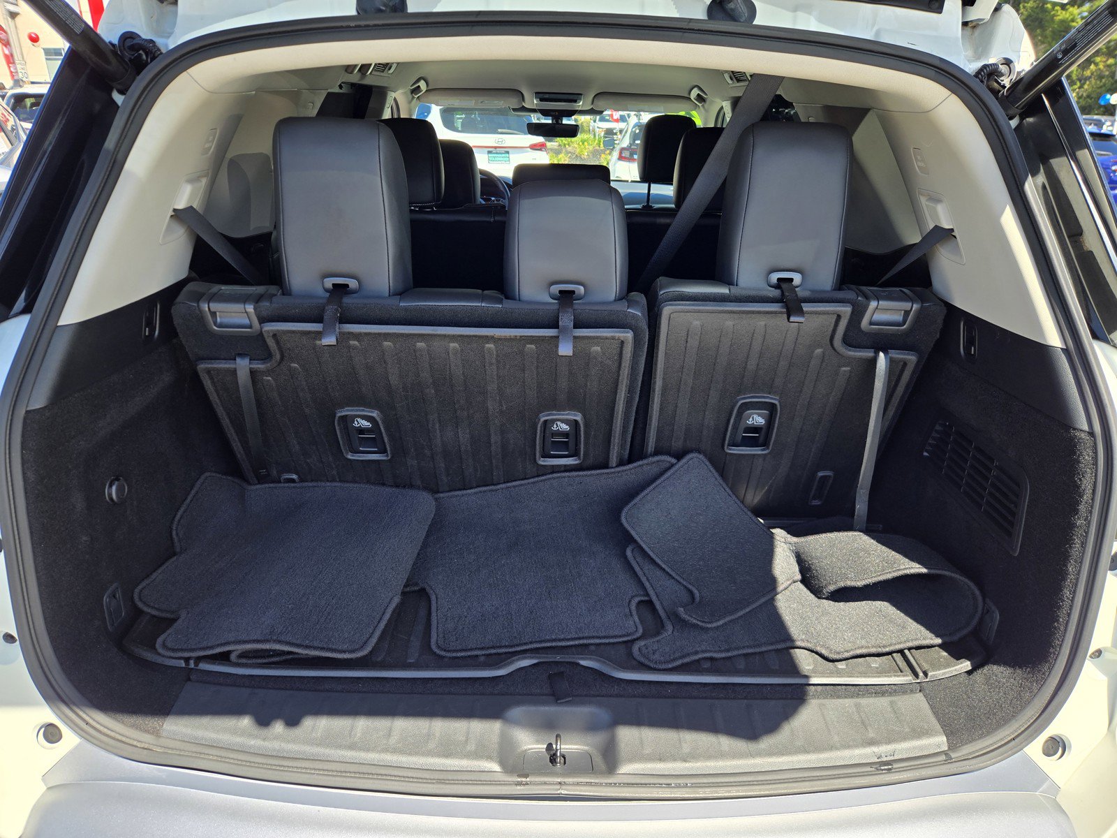 Used 2023 Nissan Pathfinder SL w/ Lighting Package (N92) FWD image 27