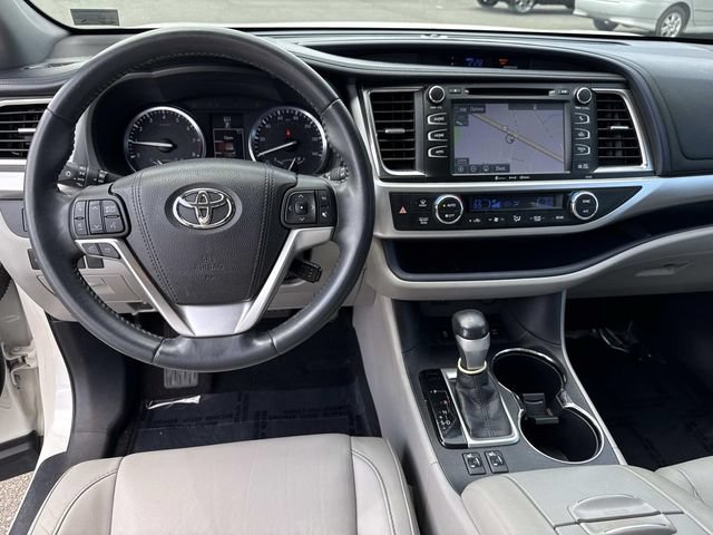 Used 2016 Toyota Highlander XLE AWD/4WD image 18
