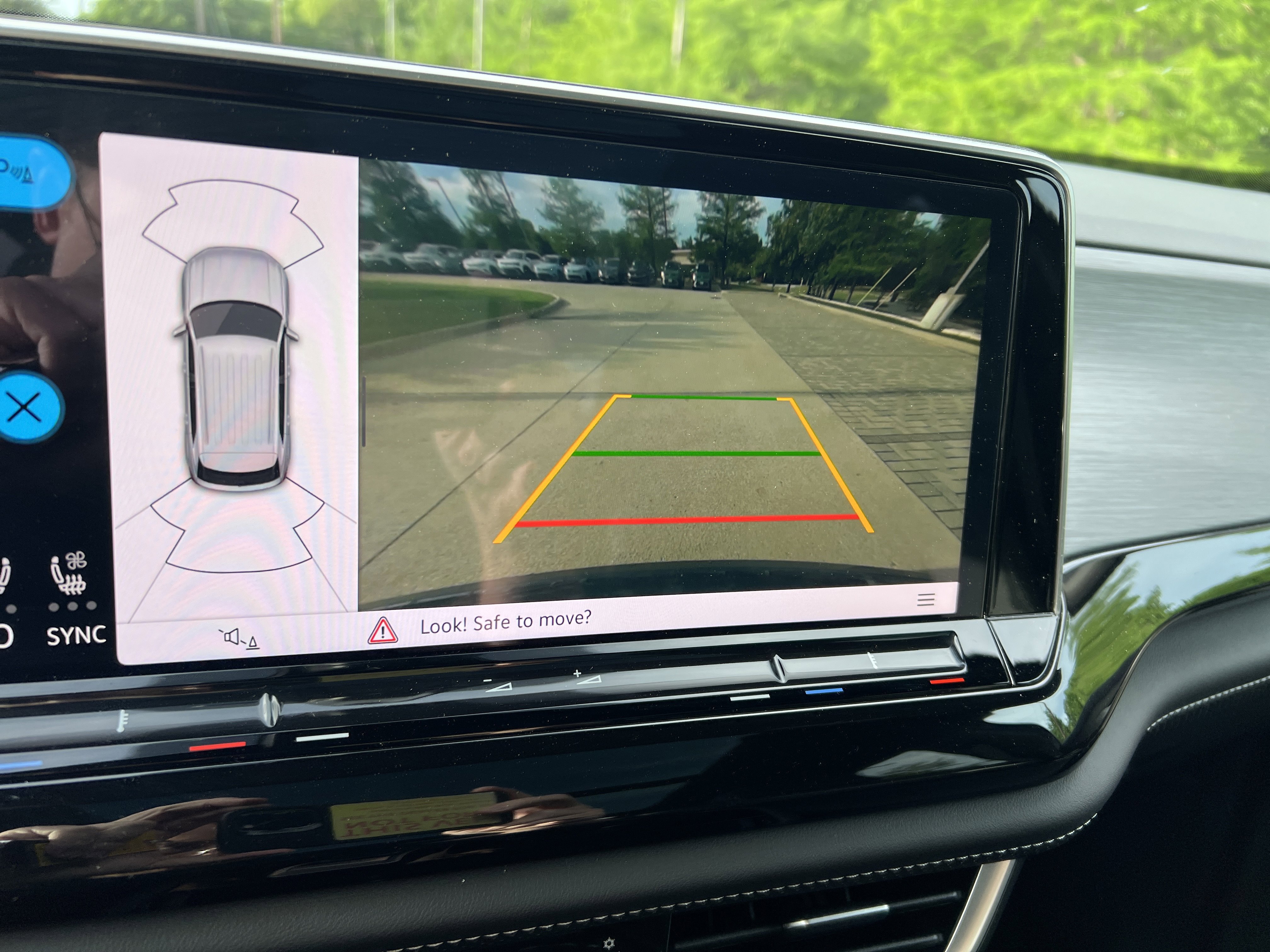 Certified 2025 Volkswagen Atlas Cross Sport SE w/ Panoramic Sunroof Package FWD image 22