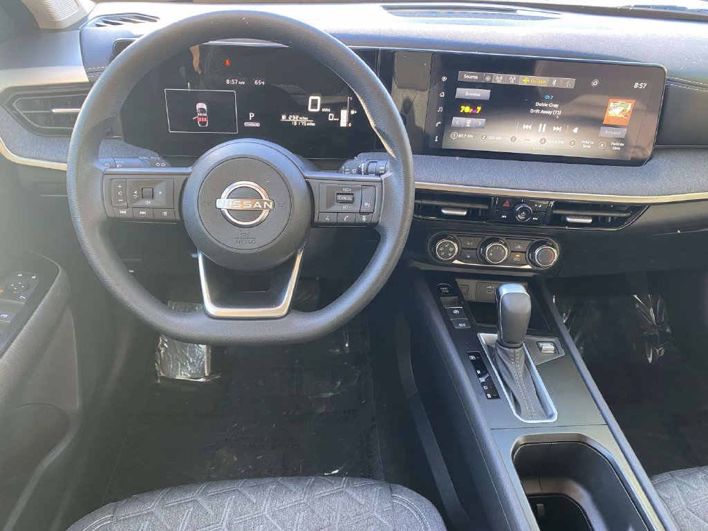 Used 2025 Nissan Kicks SV FWD image 9