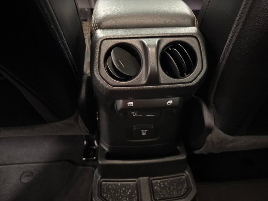 Used 2021 Jeep Wrangler Unlimited Sahara AWD/4WD image 15