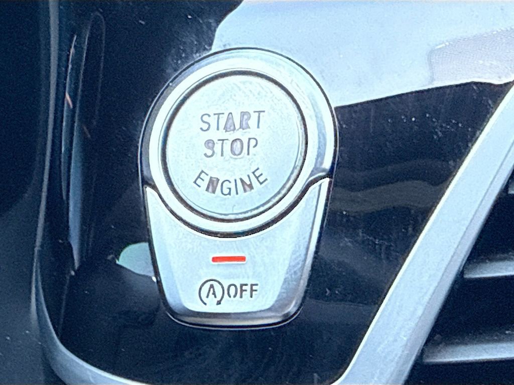 Used 2018 BMW M760i xDrive image 37