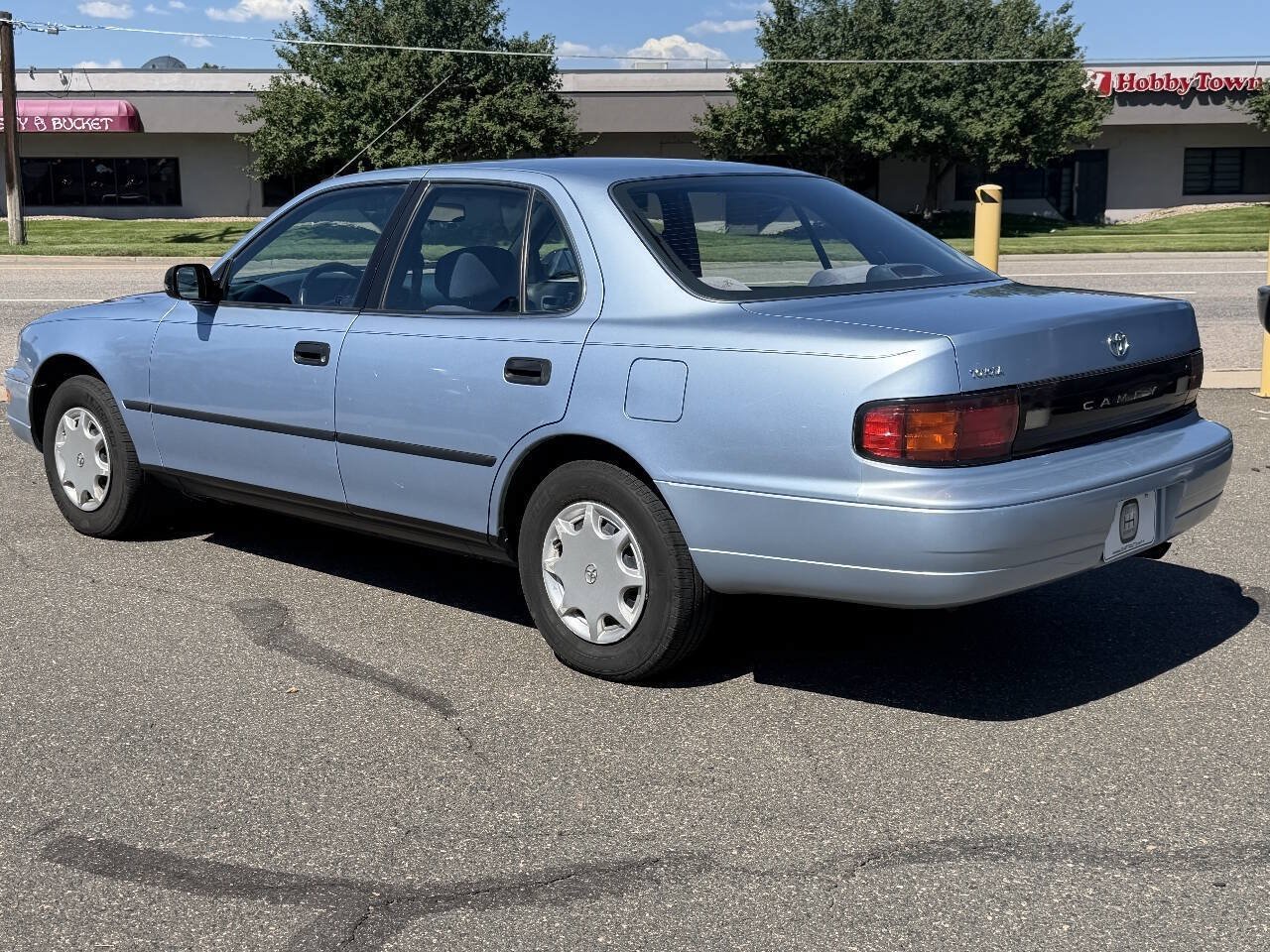 Used 1992 Toyota Camry Deluxe FWD image 7